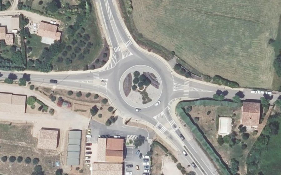 Vue aérienne du Rond-point anonyme n°74035469