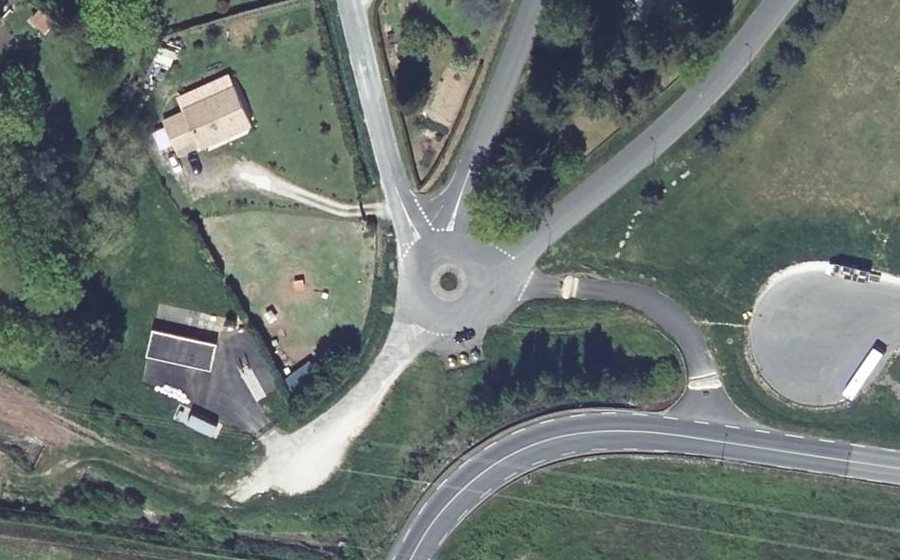 Vue aérienne du Rond-point anonyme n°74041763