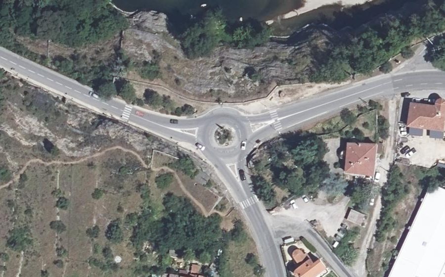 Vue aérienne du Rond-point anonyme n°740522621