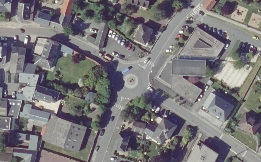 Vue aérienne du Rond-point anonyme n°740533245