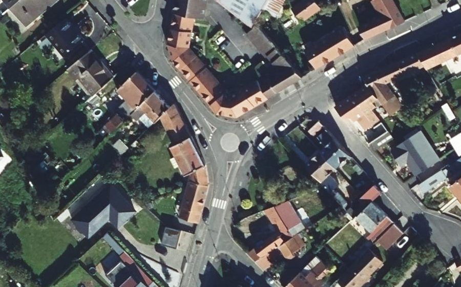 Vue aérienne du Rond-point anonyme n°740539384
