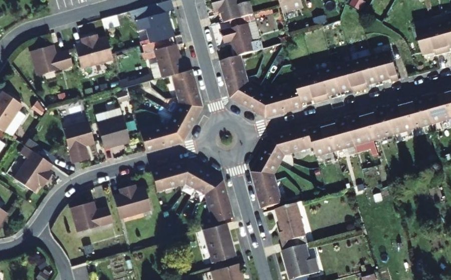 Vue aérienne du Rond-point anonyme n°740540305