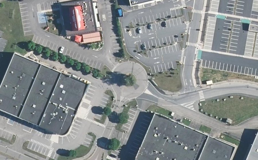 Vue aérienne du Rond-point anonyme n°74073263