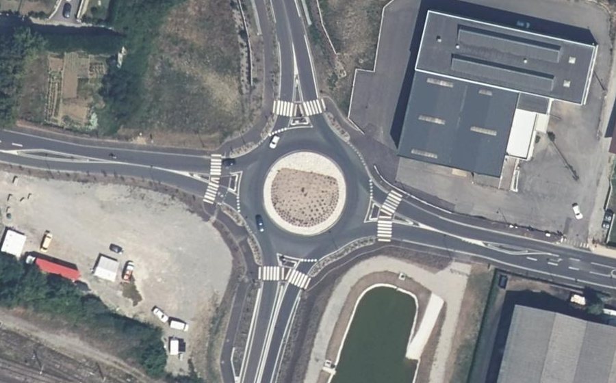Vue aérienne du Rond-point anonyme n°741058299