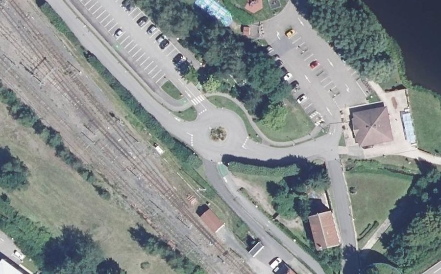 Vue aérienne du Rond-point anonyme n°74128229