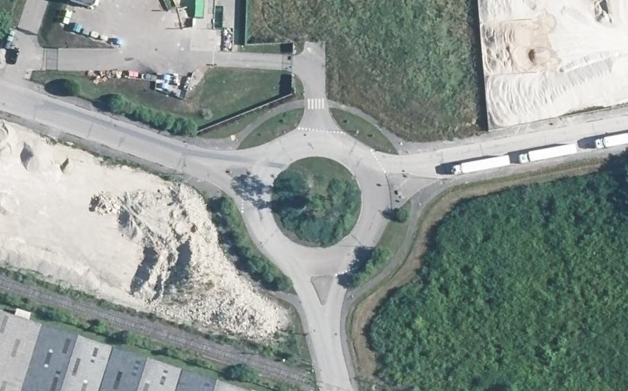Vue aérienne du Rond-point anonyme n°74131651