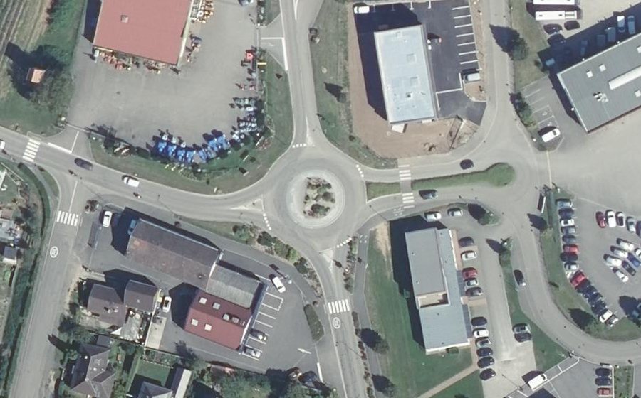 Vue aérienne du Rond-point anonyme n°74141594
