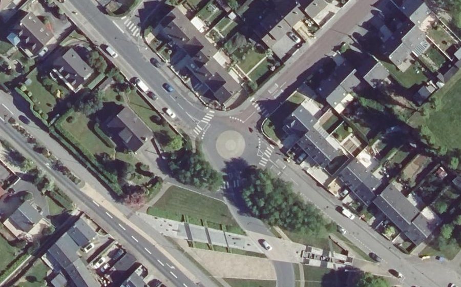 Vue aérienne du Rond-point anonyme n°741859631