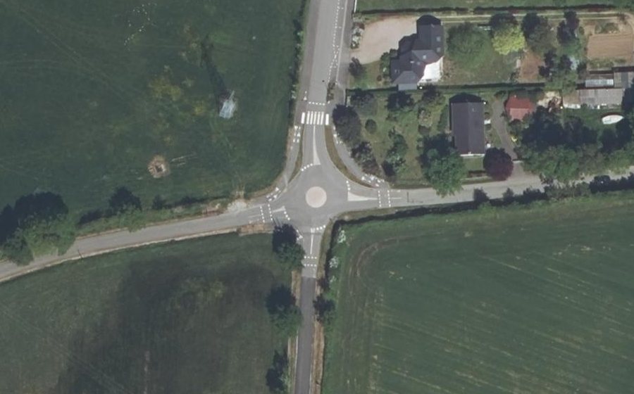 Vue aérienne du Rond-point anonyme n°741916934