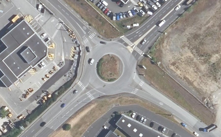 Vue aérienne du Rond-point anonyme n°74207896