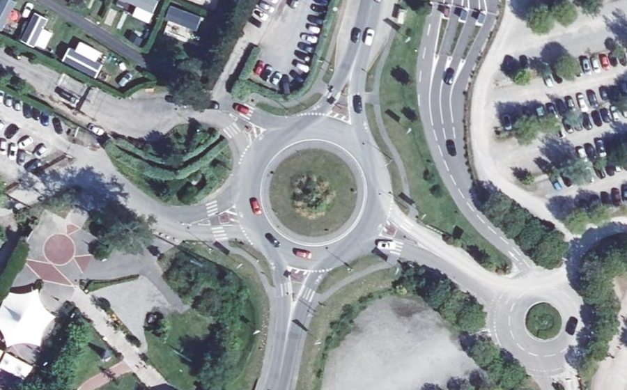 Vue aérienne du Rond-point anonyme n°74208369