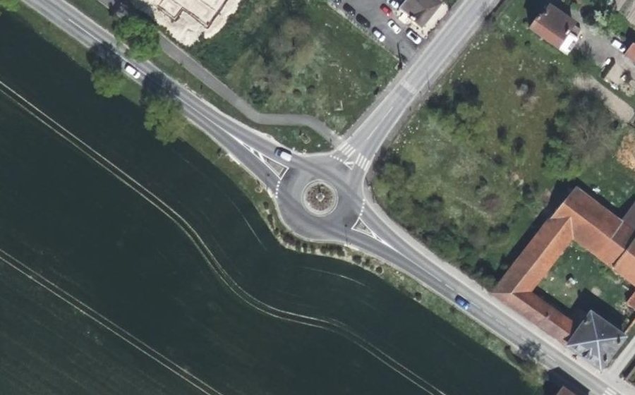 Vue aérienne du Rond-point anonyme n°74222036