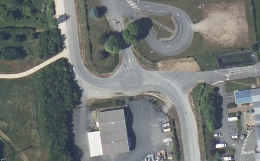Vue aérienne du Rond-point anonyme n°742252188