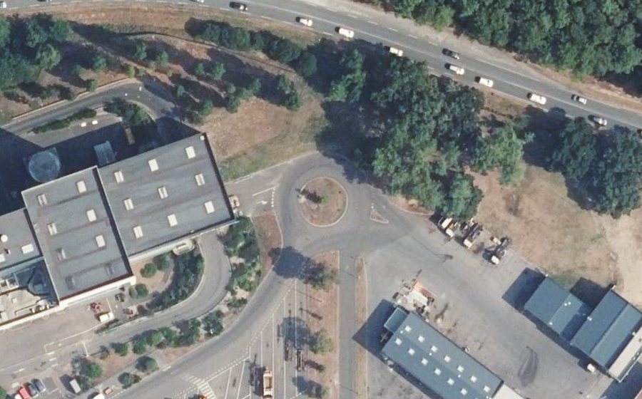 Vue aérienne du Rond-point anonyme n°742879266