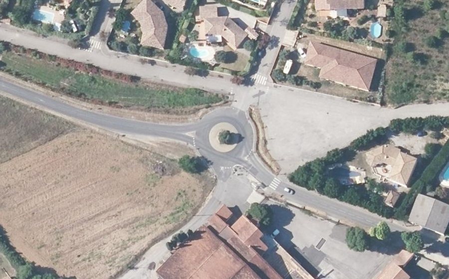 Vue aérienne du Rond-point anonyme n°74303630