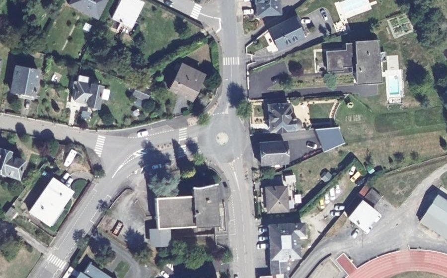 Vue aérienne du Rond-point anonyme n°743264663