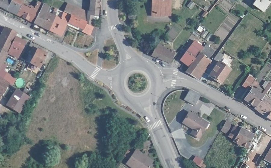 Vue aérienne du Rond-point anonyme n°743267318