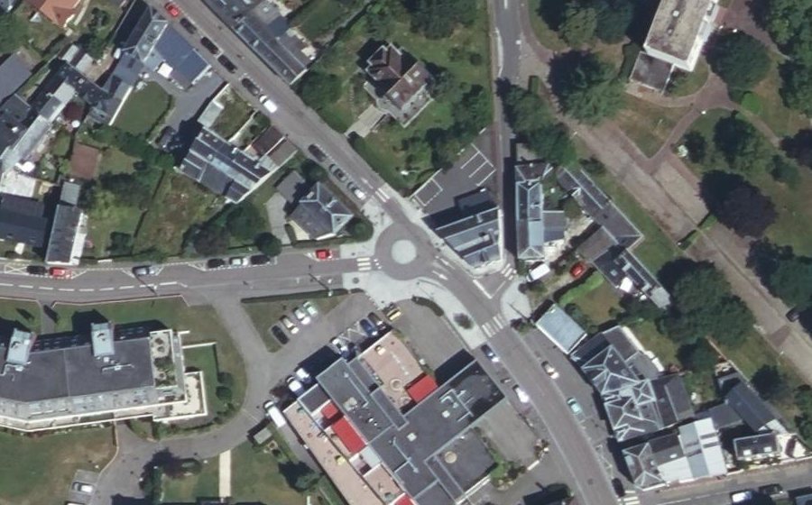 Vue aérienne du Rond-point anonyme n°743279509