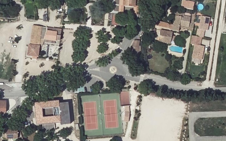 Vue aérienne du Rond-point anonyme n°743293134