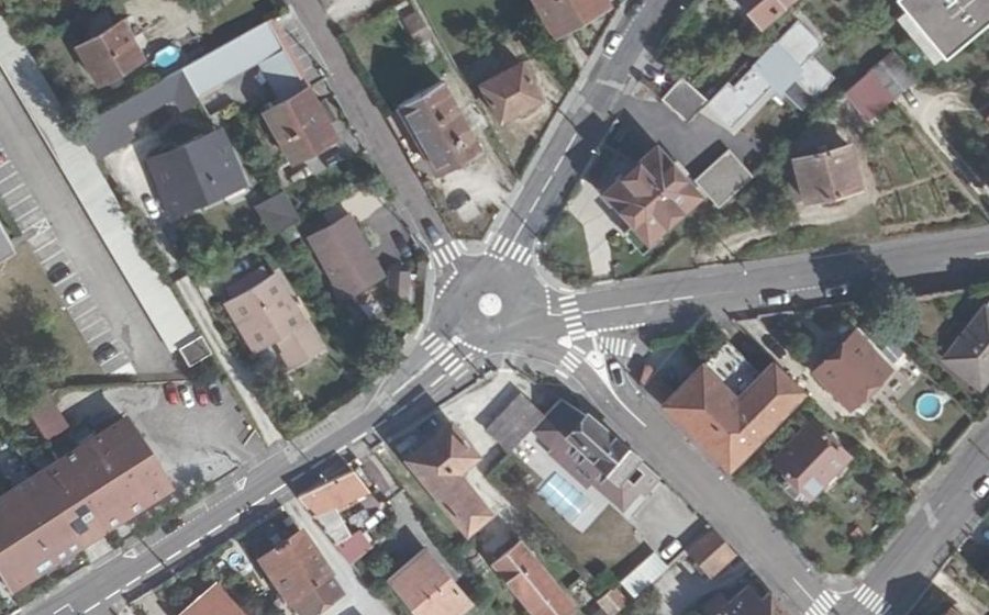 Vue aérienne du Rond-point anonyme n°743595717