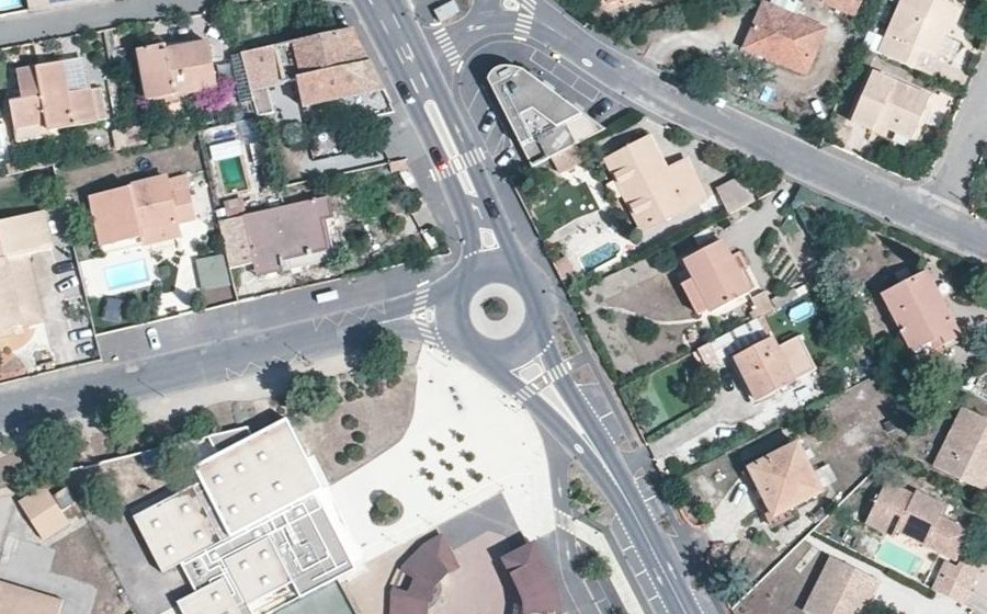 Vue aérienne du Rond-point anonyme n°744128372