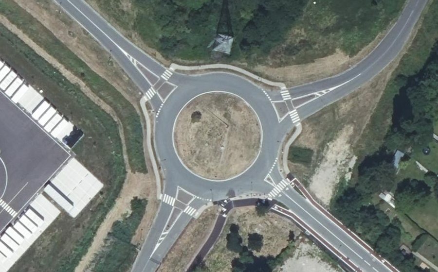 Vue aérienne du Rond-point anonyme n°744156211
