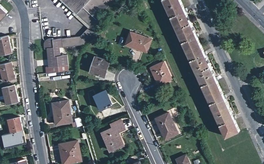 Vue aérienne du Rond-point anonyme n°74433139