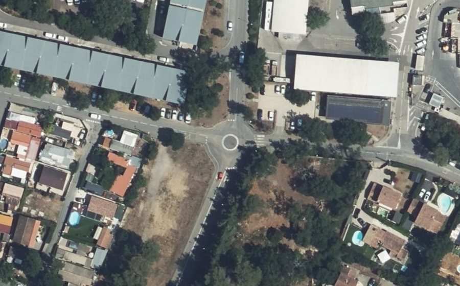 Vue aérienne du Rond-point anonyme n°744403233