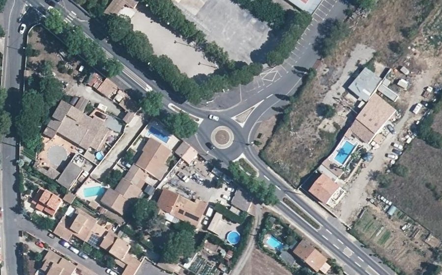 Vue aérienne du Rond-point anonyme n°74465852