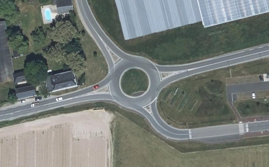Vue aérienne du Rond-point anonyme n°744982161