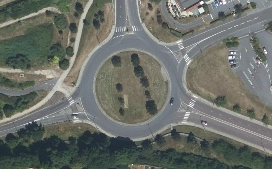 Vue aérienne du Rond-point anonyme n°74507702