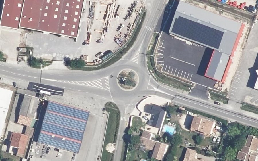 Vue aérienne du Rond-point anonyme n°74517309