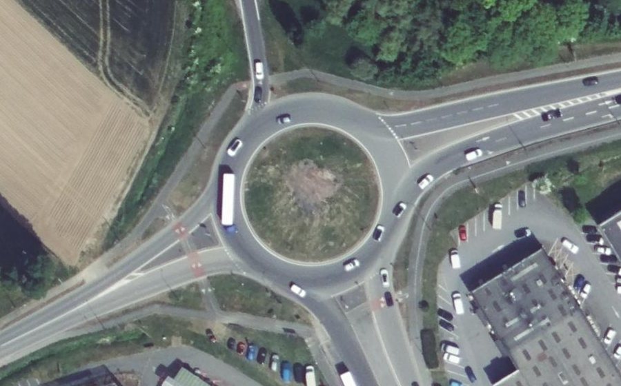 Vue aérienne du Rond-point anonyme n°74518496