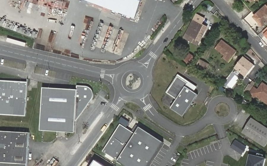 Vue aérienne du Rond-point anonyme n°745277252