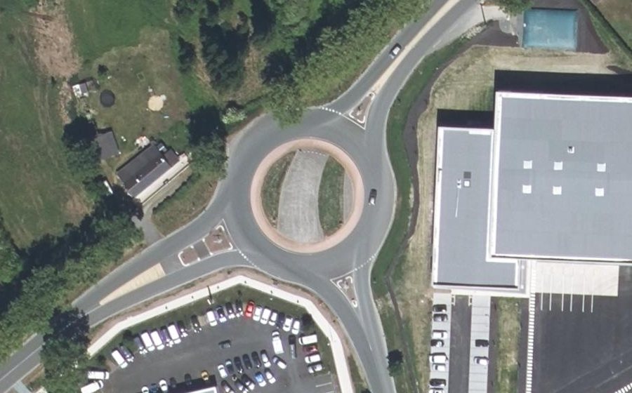 Vue aérienne du Rond-point anonyme n°745712142