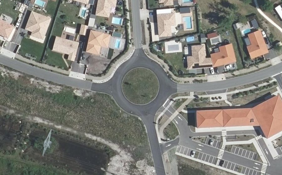 Vue aérienne du Rond-point anonyme n°746140539