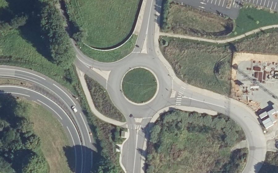 Vue aérienne du Rond-point anonyme n°746142741