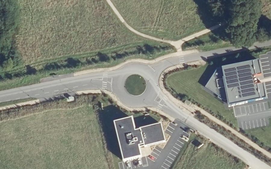 Vue aérienne du Rond-point anonyme n°746142744
