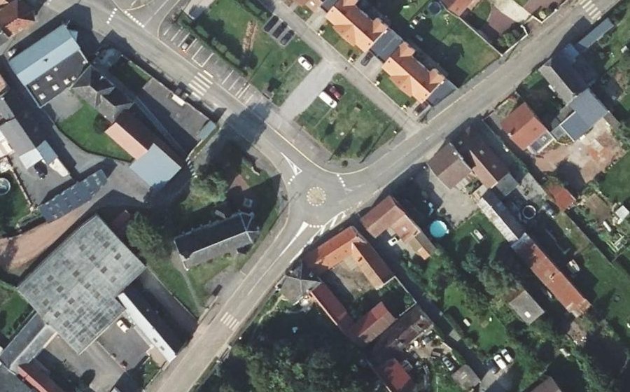 Vue aérienne du Rond-point anonyme n°746244650