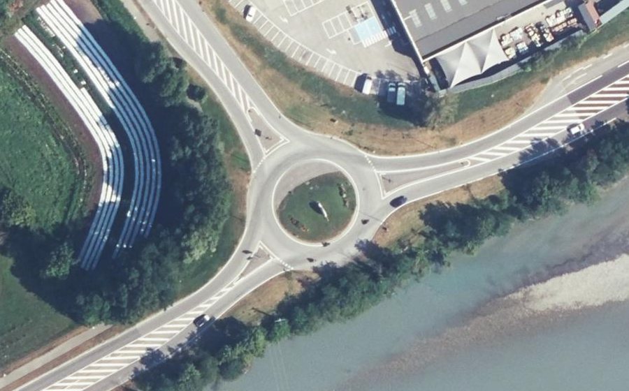Vue aérienne du Rond-point anonyme n°746345188