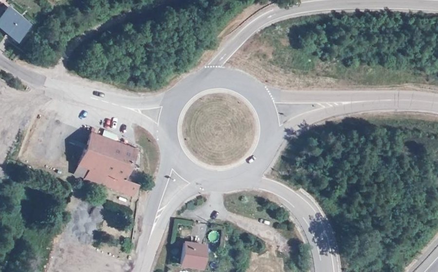 Vue aérienne du Rond-point anonyme n°74662833