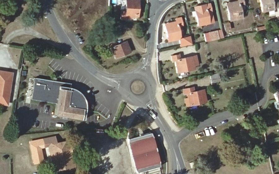 Vue aérienne du Rond-point anonyme n°747206941