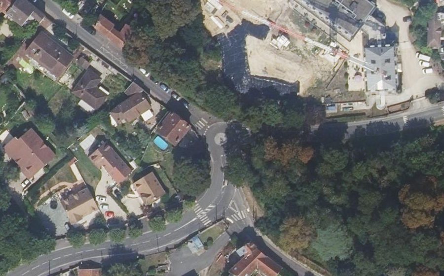 Vue aérienne du Rond-point anonyme n°747321236