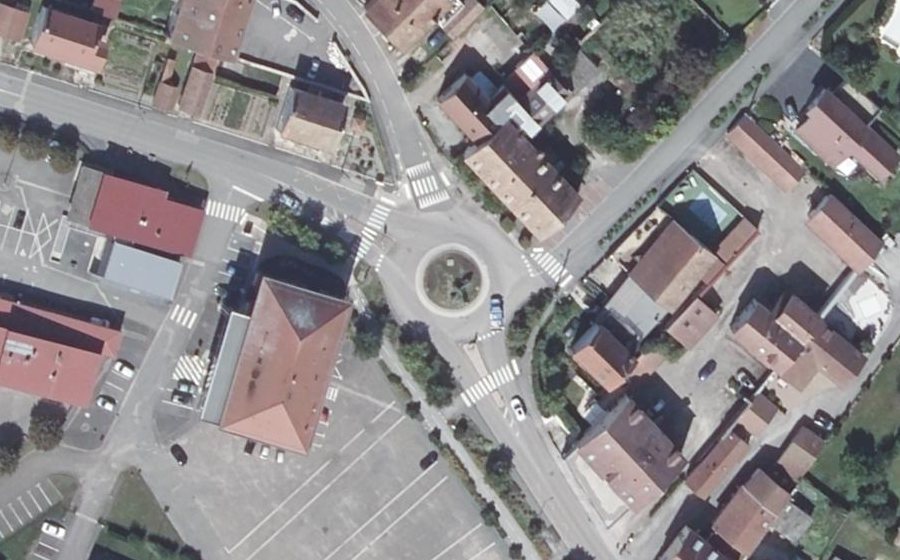 Vue aérienne du Rond-point anonyme n°74766747