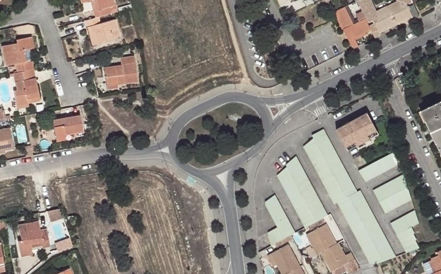 Vue aérienne du Rond-point anonyme n°747776225
