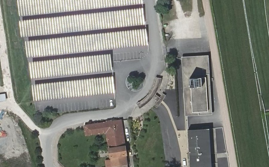 Vue aérienne du Rond-point anonyme n°747803710