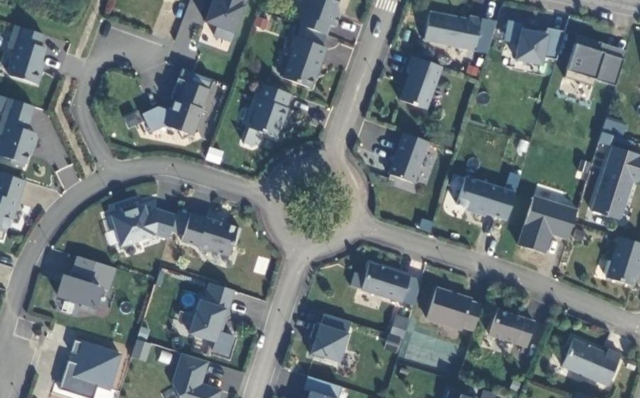 Vue aérienne du Rond-point anonyme n°74787845