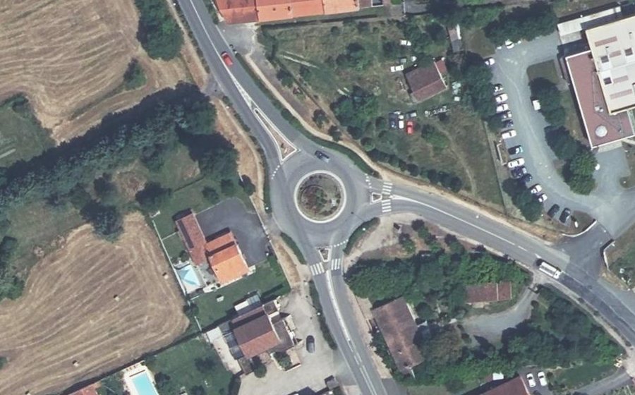 Vue aérienne du Rond-point anonyme n°74851107