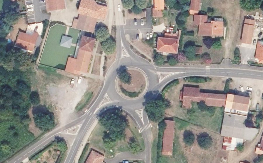Vue aérienne du Rond-point anonyme n°74863249