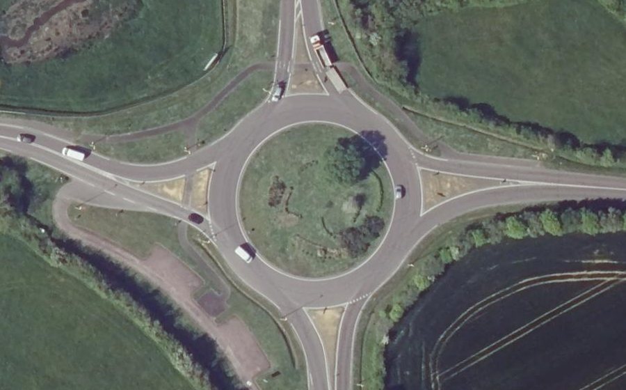 Vue aérienne du Rond-point anonyme n°748708001